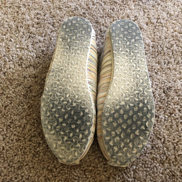 Toms - Picture 6 of 6